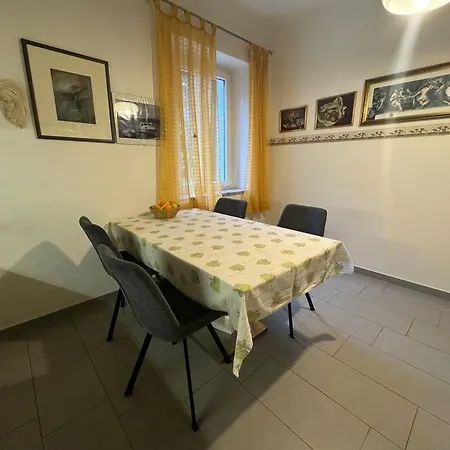 Urban Split- Free Parking Split