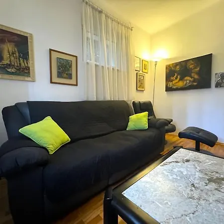 Urban Apartment *