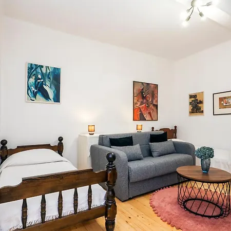 Apartment Urban Split- Free Parking *