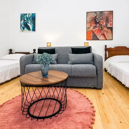 Urban Split- Free Parking Apartment *