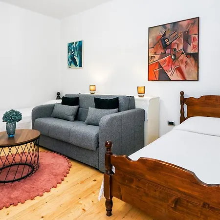 Apartment Urban Split- Free Parking *