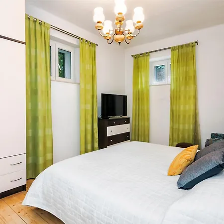 Apartment Urban Split- Free Parking *