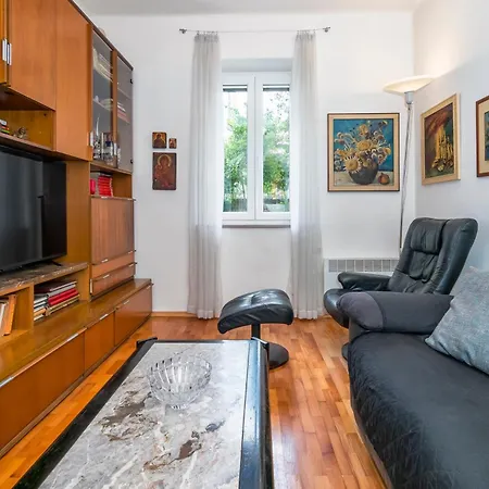 Apartment Urban Split- Free Parking