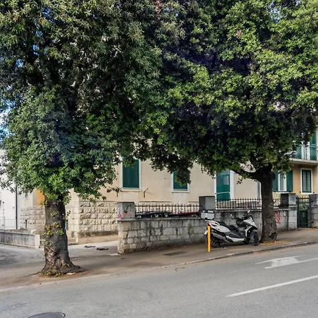 Apartment Urban Split- Free Parking