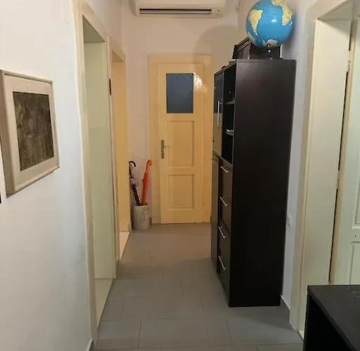 Urban Split- Free Parking * Split