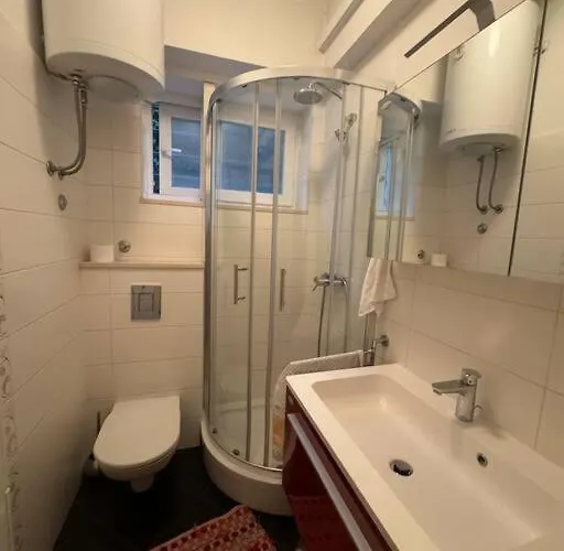 Urban Split- Free Parking *